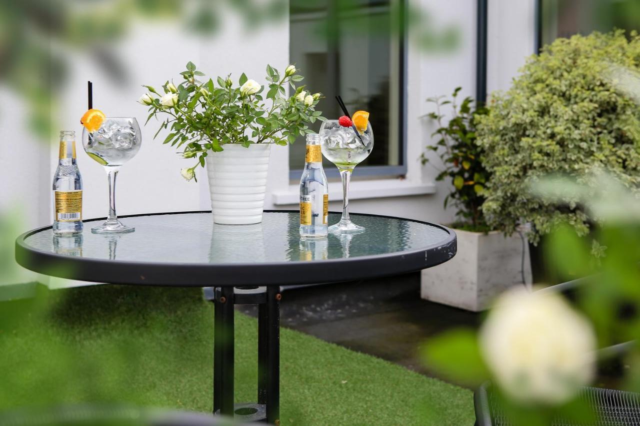 Gleesons Townhouse Booterstown Otel Dublin Dış mekan fotoğraf