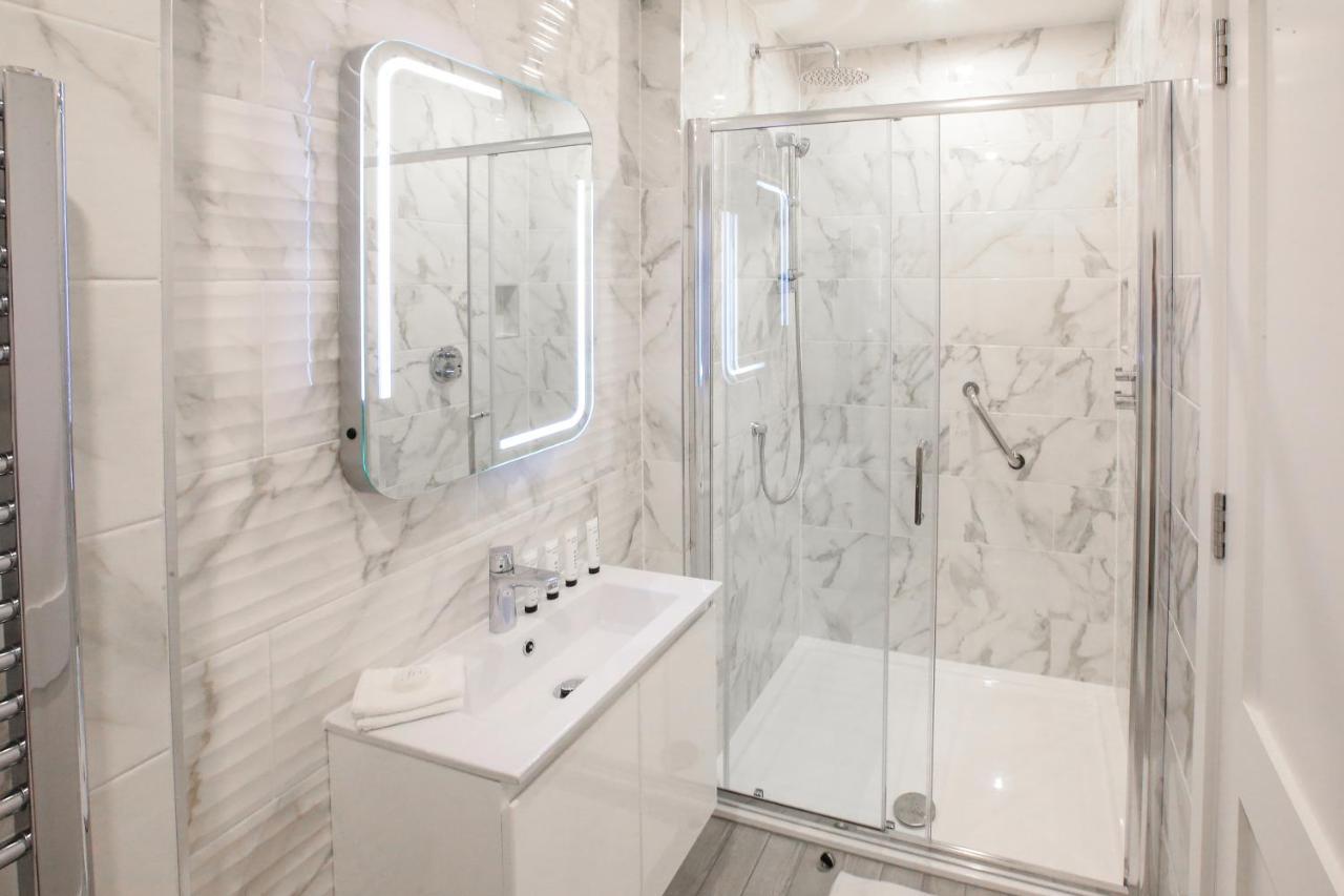 Gleesons Townhouse Booterstown Otel Dublin Dış mekan fotoğraf